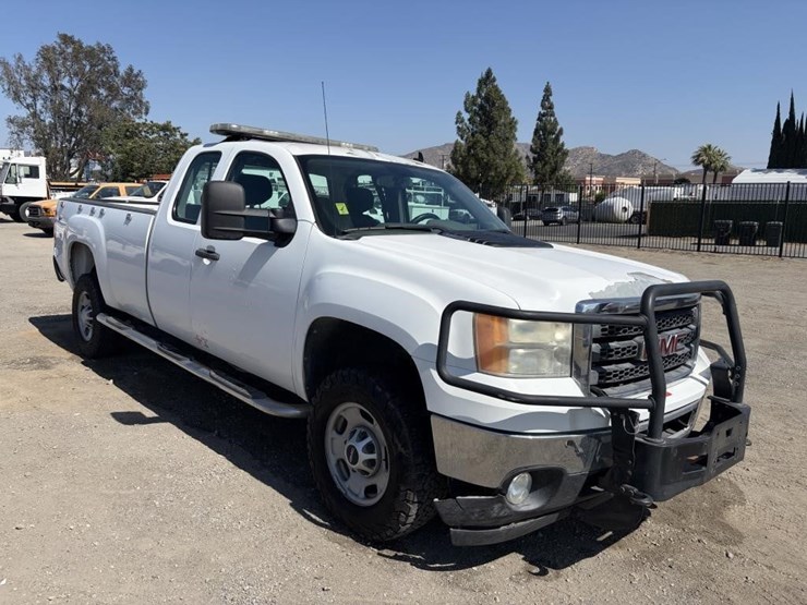 2012-gmc-sierra-2500-image-2