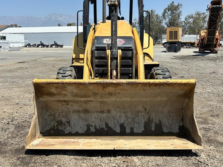 2022-caterpillar-430-image-7