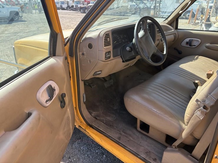 1995-chevrolet-cheyenne-3500-image-15