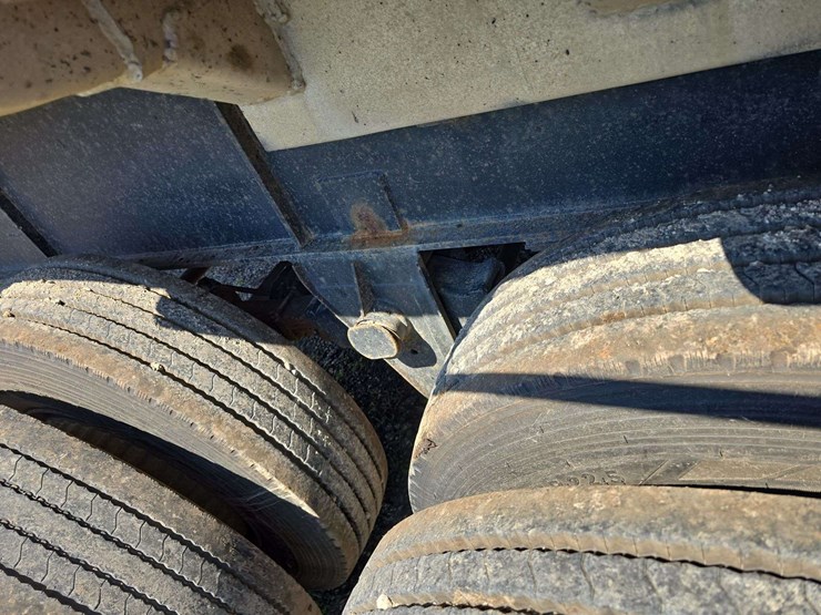 1970-fruehauf-dump-trailer,-32',-air-tailgate,-spring-ride,-full-frame,-grain-chute,-roll-tarp,-vin--639909-image-12
