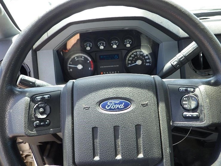 2017-ford-650-image-25