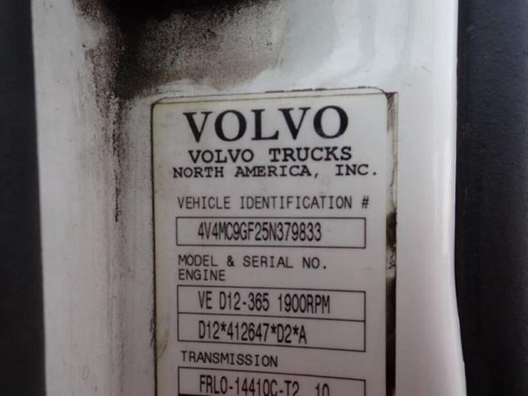 2005-volvo-vn-image-9