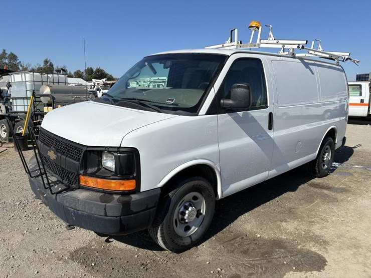 2014-utility-van-image-1