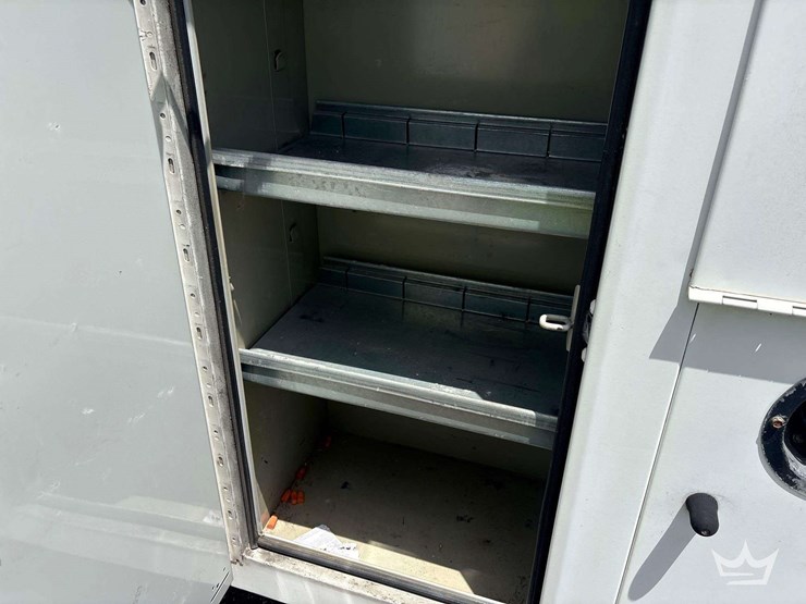 2004-chevrolet-express-3500-enclosed-service-van-image-19