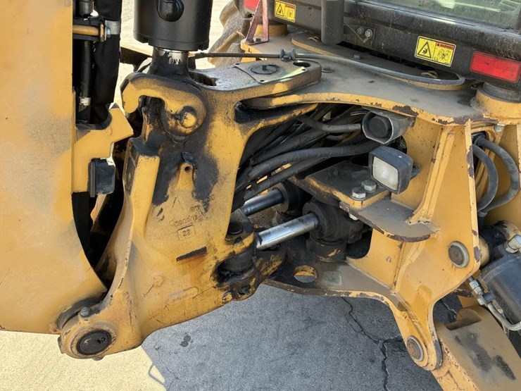 2014-caterpillar-430e-image-23