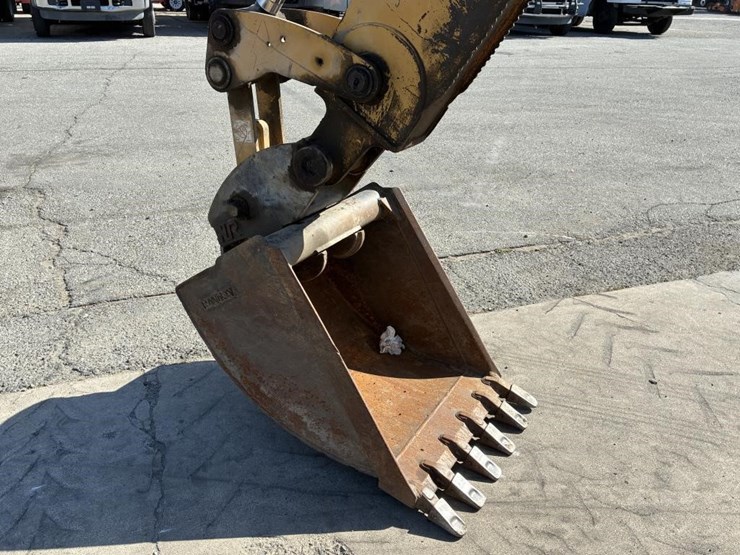 2014-caterpillar-430e-image-19