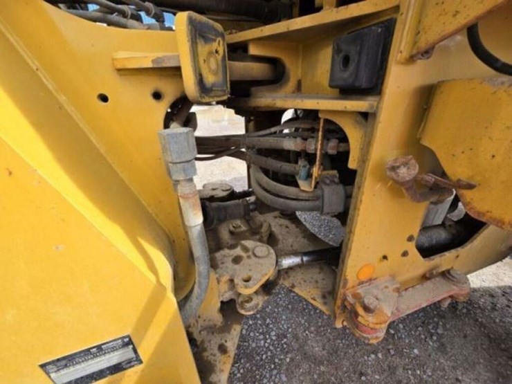 2016-caterpillar-938k-image-21
