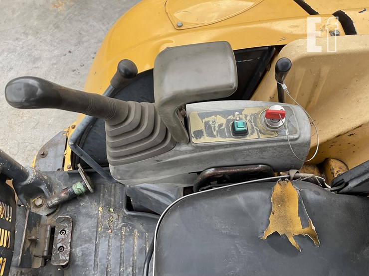 2005-deere-27c-image-14