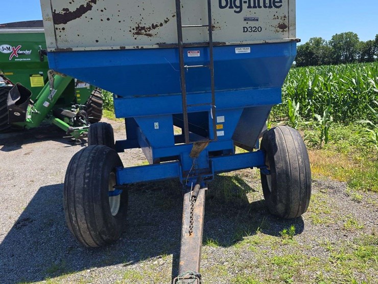 dmi-320-gravity-wagon,-roll-tarp,-lights,-ext.-tongue-image-2