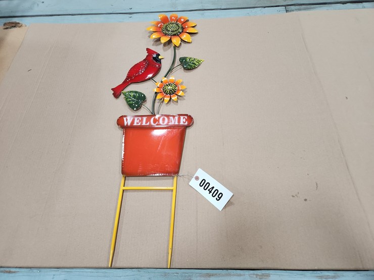 #409-•-sunflower-cardinal-stake-image-2