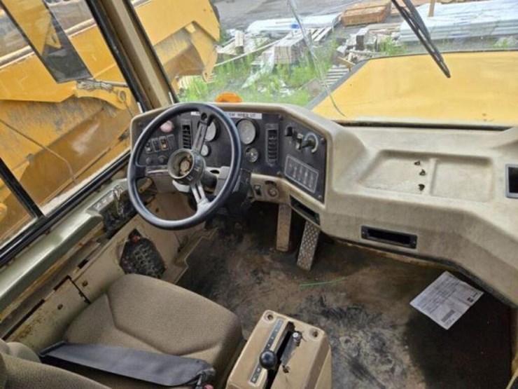 1996-caterpillar-d250e-image-45