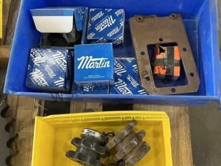 pallet-of-international-spreader-truck-sprockets-image-4