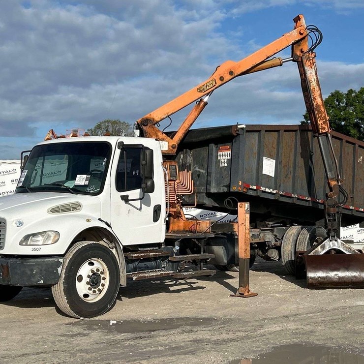 2015 FREIGHTLINER M2 106