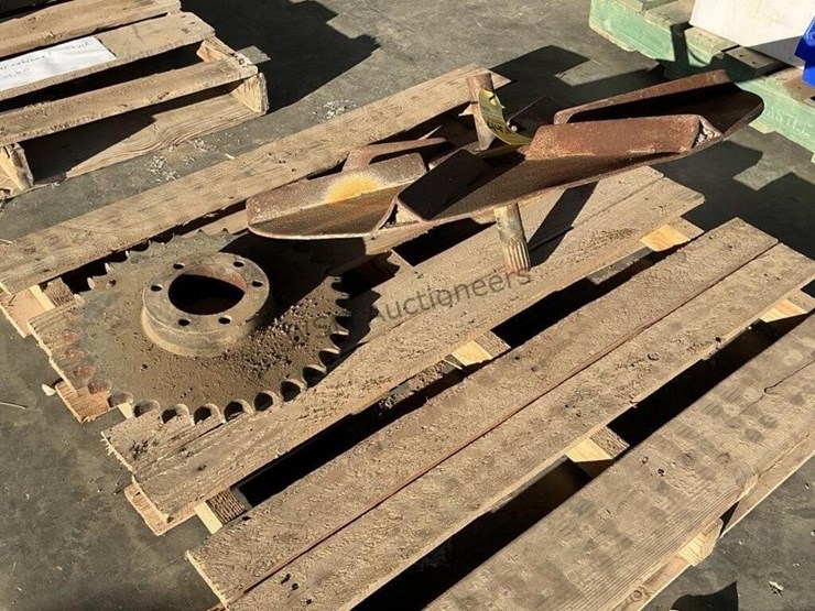 spreader-truck-sprocket-&-spinner-image-1