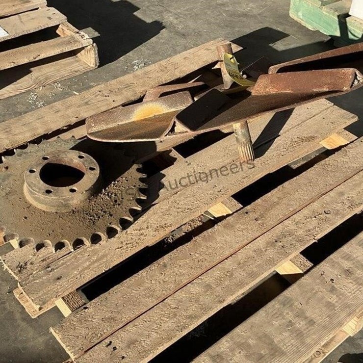 SPREADER TRUCK SPROCKET & SPINNER