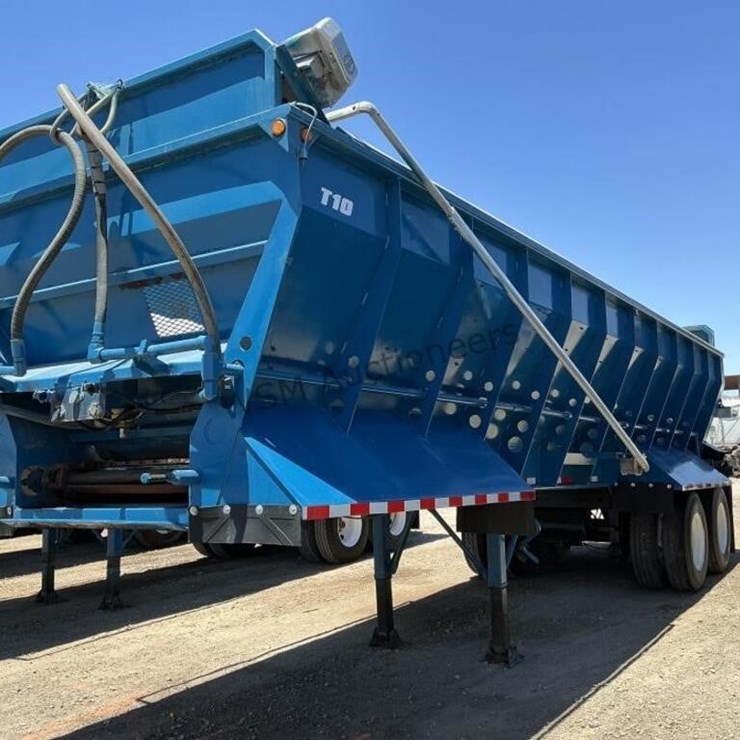 2014 Versa V-Bottom Spreader Trailer