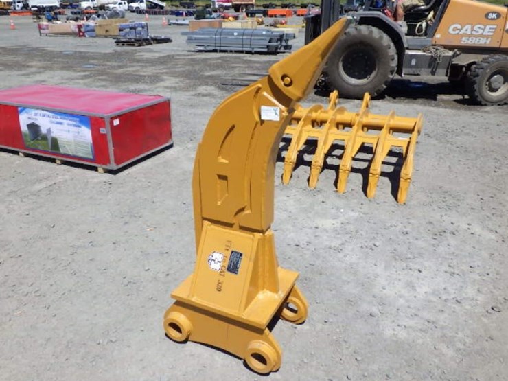 caterpillar-320-image-1