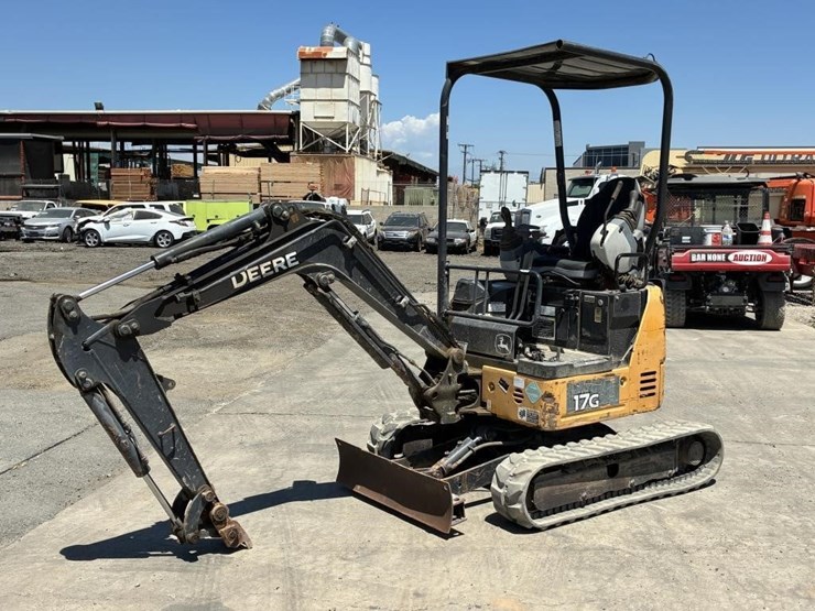 2016-deere-17g-image-1