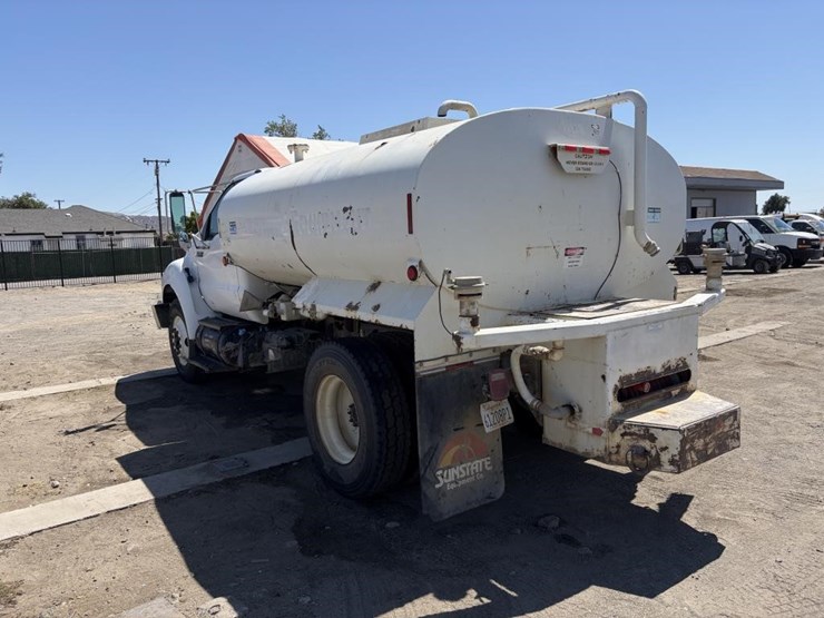 2011-ford-f750-image-4