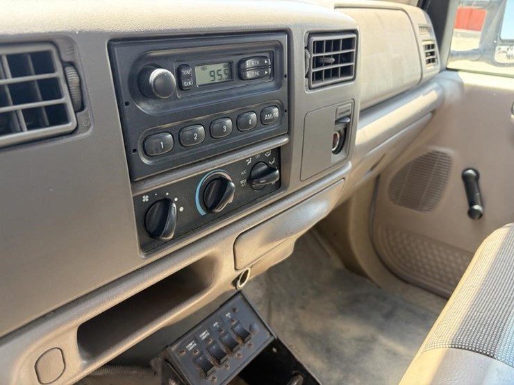 2004-ford-f350-xl-image-17