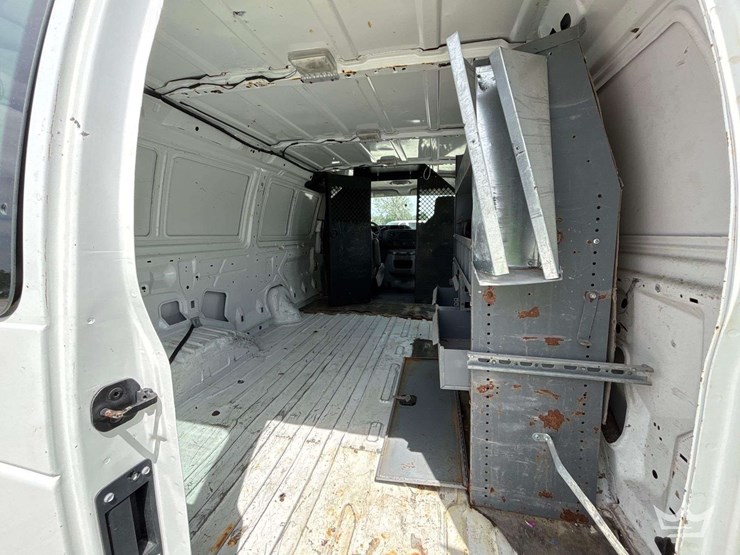 2014-ford-cargo-image-14