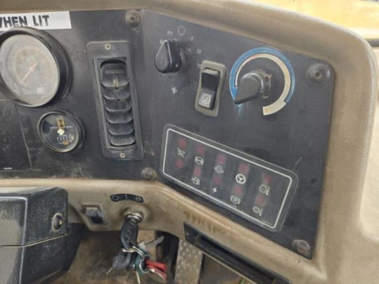 1996-caterpillar-d250e-image-37