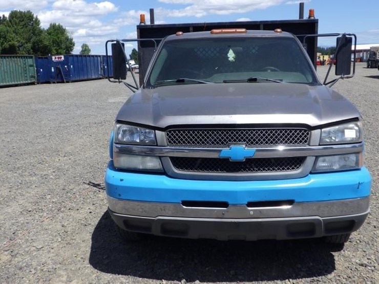 2004-chevrolet-3500-image-2