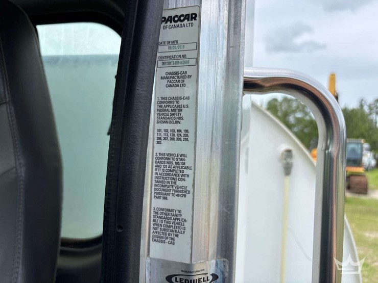 2017-peterbilt-337-image-6