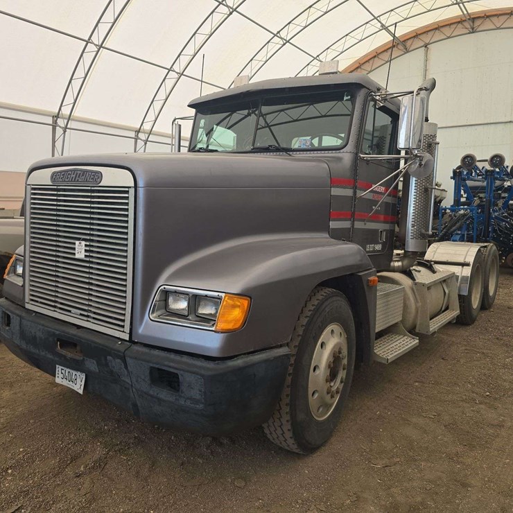 1991 Freightliner Semi, Wet Kit, 8 Speed, Air Brakes, Twin Fuel Tanks, Aluminum Ris, SS Fenders, 11R24.5, Detroit Diesel 60 Series, Air Slide 5th Wheel, VIN- 1FUVDSEB5LH392980