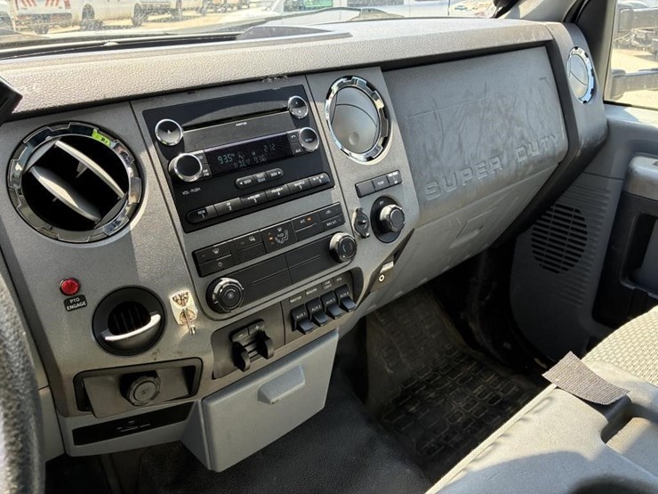 2011-ford-f550-image-23