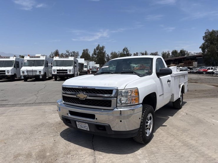 2011-chevrolet-silverado-2500-image-1