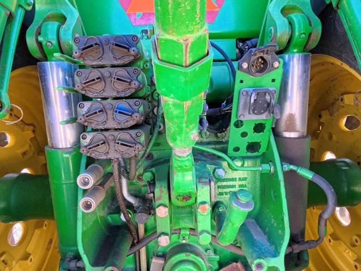 john-deere-8285r-image-43