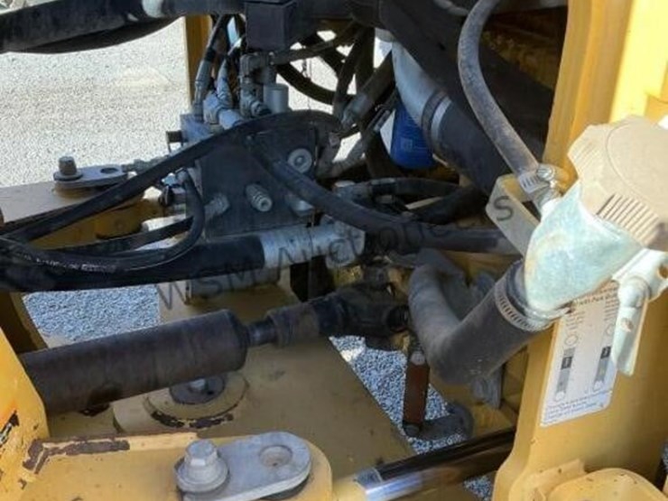 2017-deere-624k-image-13