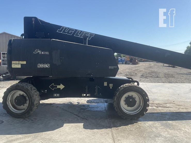 2013-jlg-800s-image-5