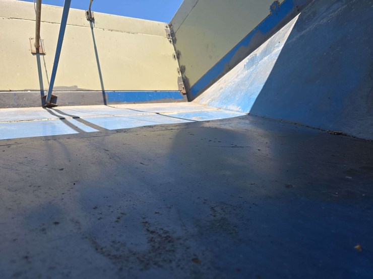 dmi-320-gravity-wagon,-roll-tarp,-lights,-ext.-tongue-image-15
