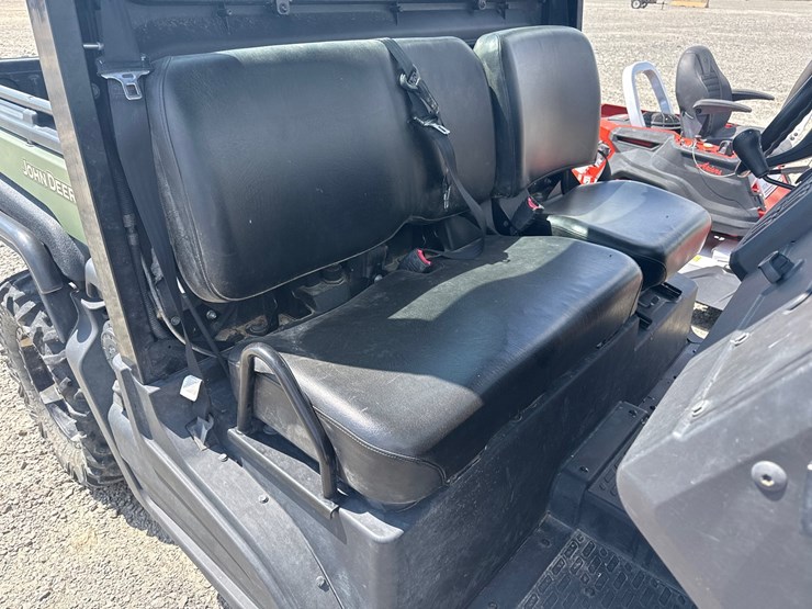 2023-john-deere-gator-image-23