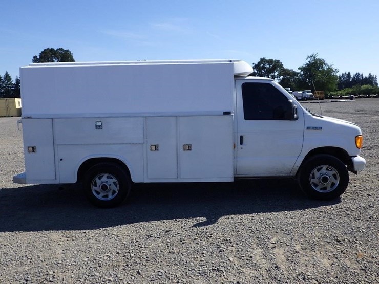 2007-utility-van-image-4