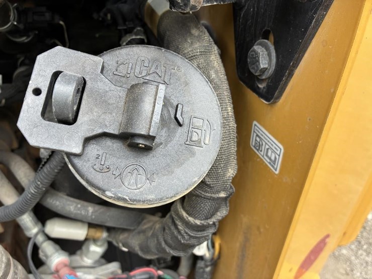 2019-caterpillar-259d3-image-30