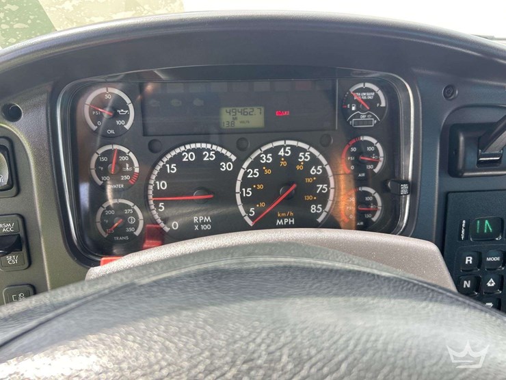 2015-freightliner-m2-106-image-13