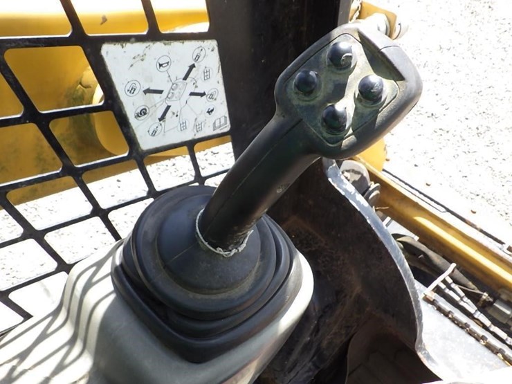 2017-caterpillar-239d-image-30