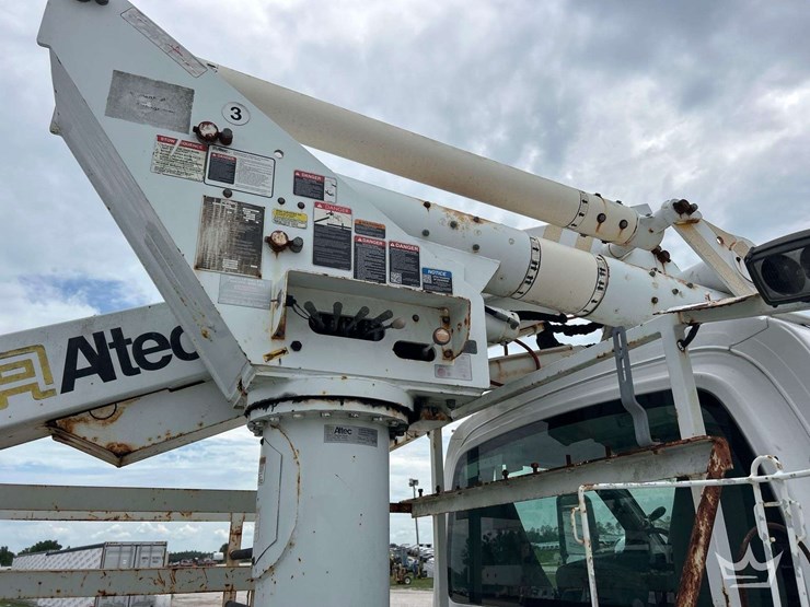 2008-chevrolet-c7500-altec-ta40-41ft.-bucket-truck-image-25