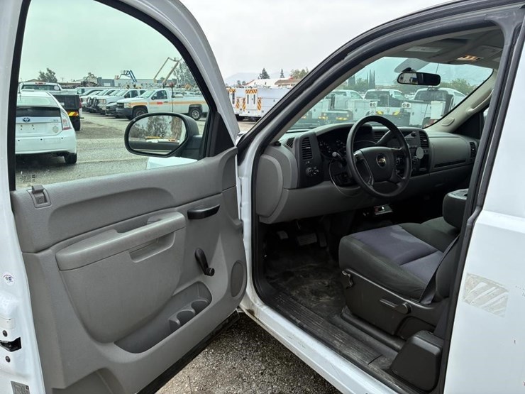 2011-chevrolet-1500-image-12