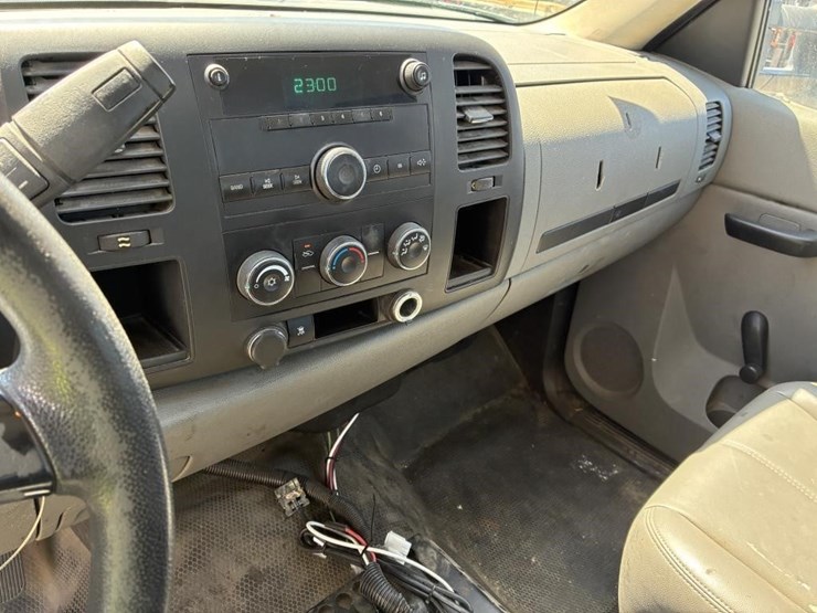 2011-chevrolet-silverado-2500-image-18