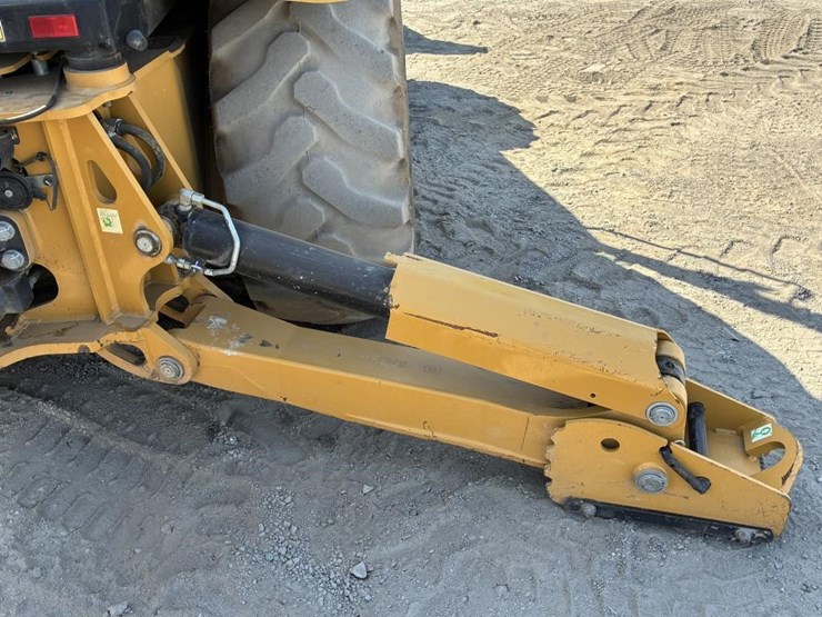 2022-caterpillar-430-image-25