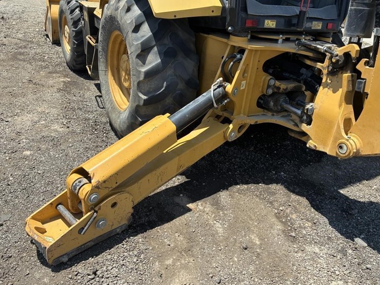 2022-caterpillar-430-image-24