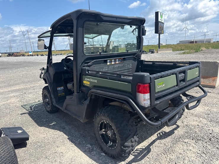 2023-john-deere-gator-image-6