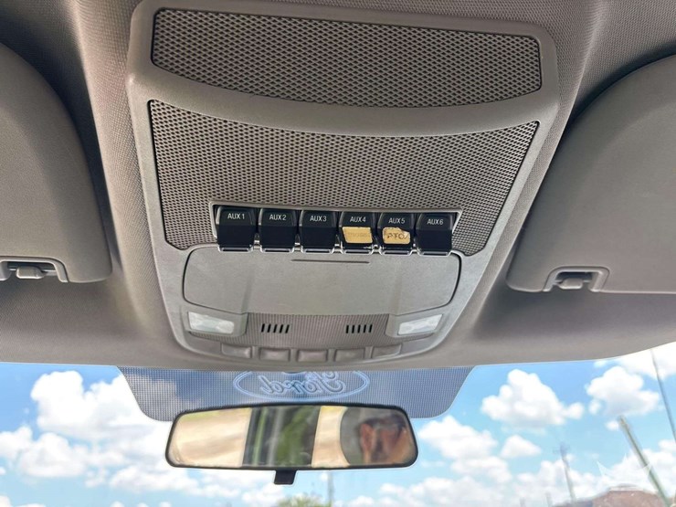 2017-ford-f550-image-39