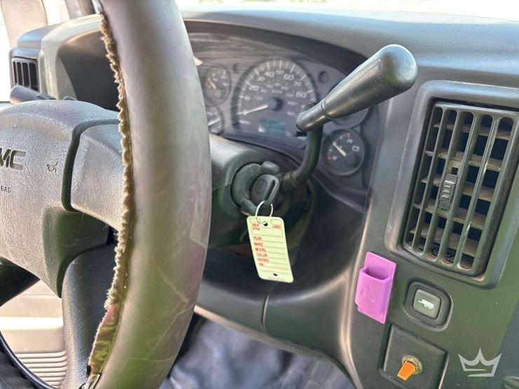 2005-gmc-2500-image-13