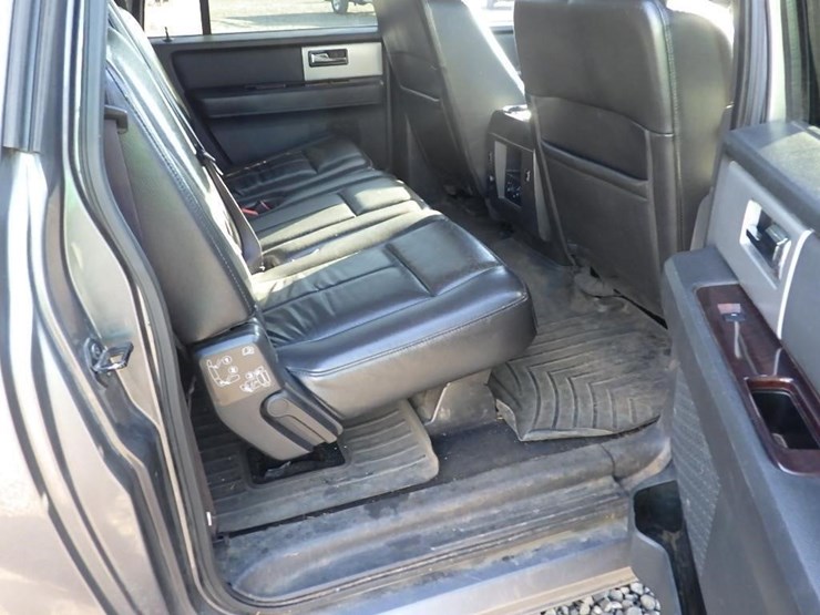 2010-ford-expedition-image-16