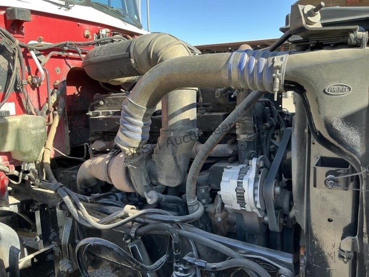 2001-peterbilt-379-image-12